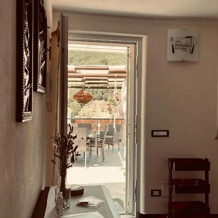 La Tra Cinque Terre E Versilia אמליה