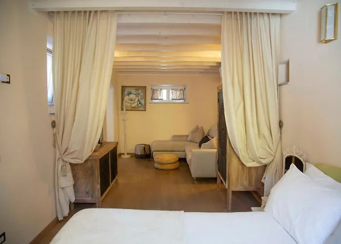 La Tra Cinque Terre E Versilia *